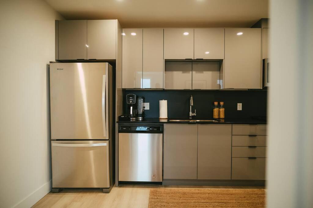 Appartamento Chic Cozy Retreat - 2Br - Stunning North End Views Halifax Esterno foto