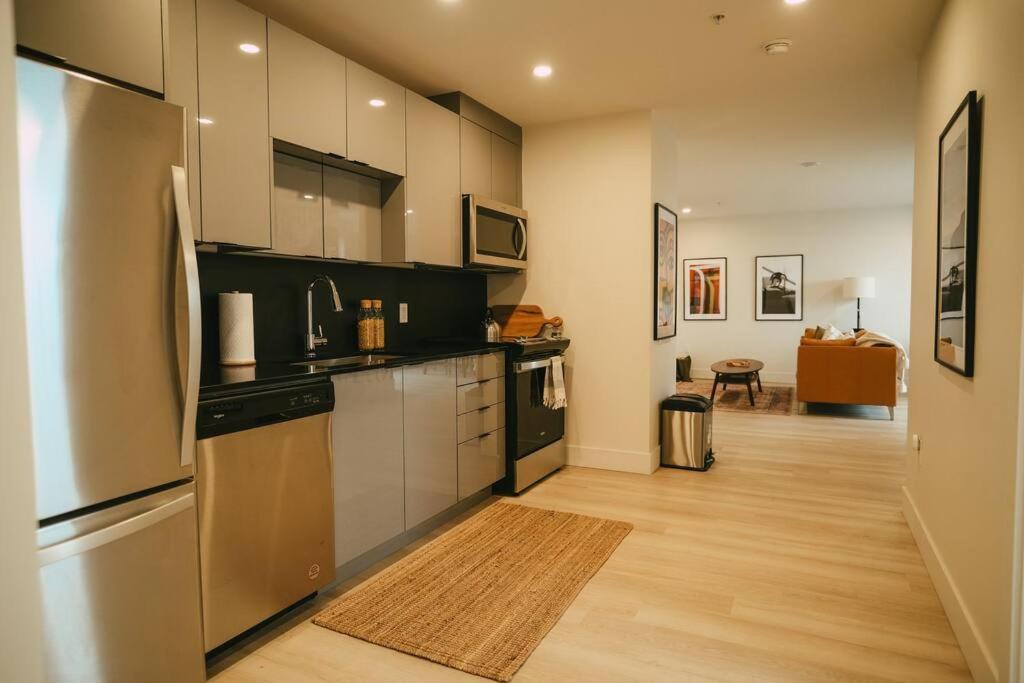 Appartamento Chic Cozy Retreat - 2Br - Stunning North End Views Halifax Esterno foto