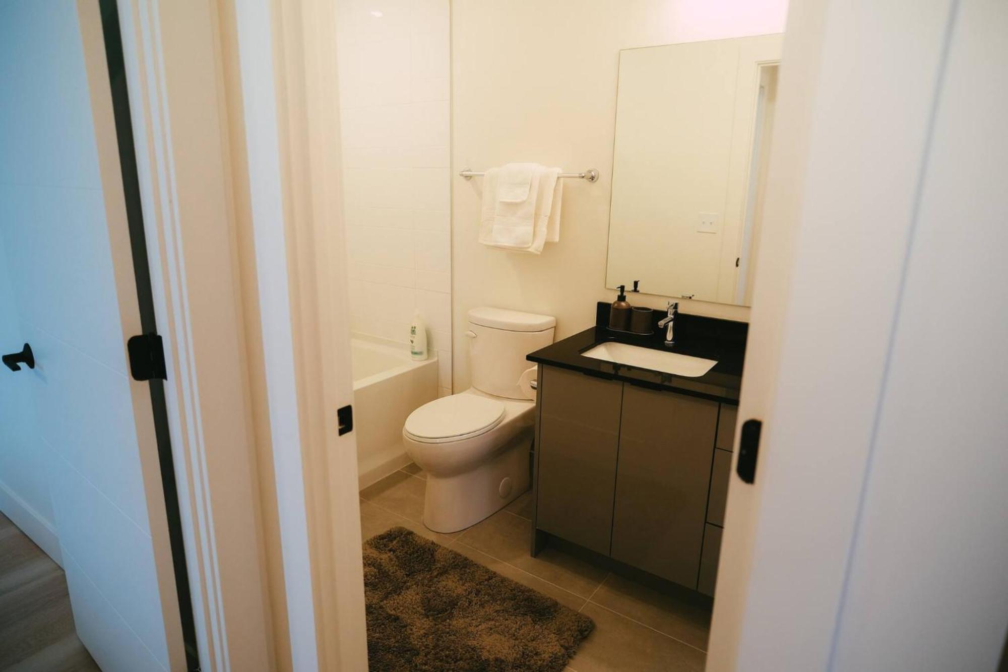 Appartamento Chic Cozy Retreat - 2Br - Stunning North End Views Halifax Esterno foto
